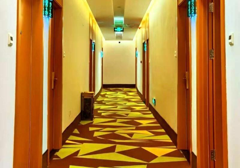 Отель Vatica Jiuquan Eastern Bus Station