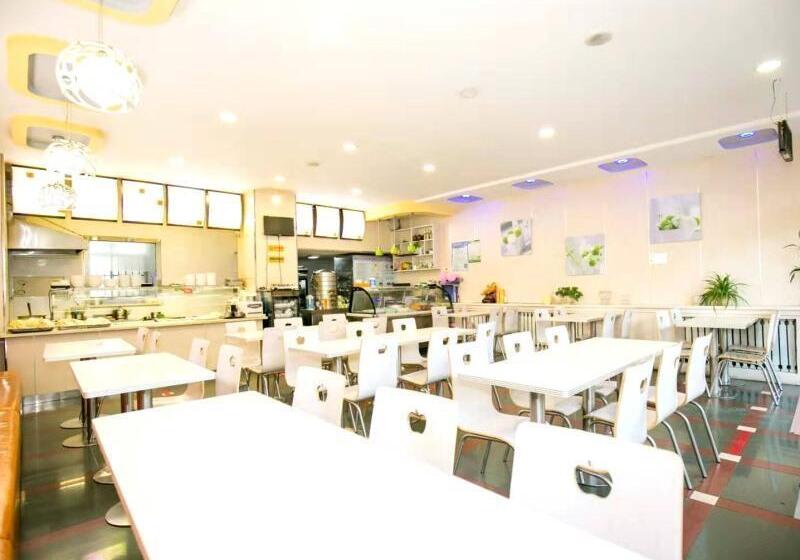 Отель Vatica Jiuquan Eastern Bus Station