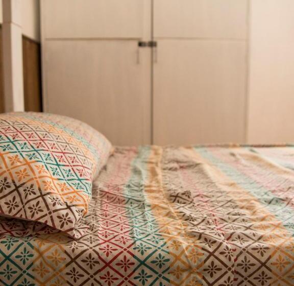 پانسیون Hostel Brown