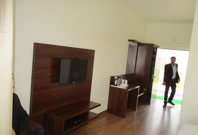 Sentara Hotel And Resort