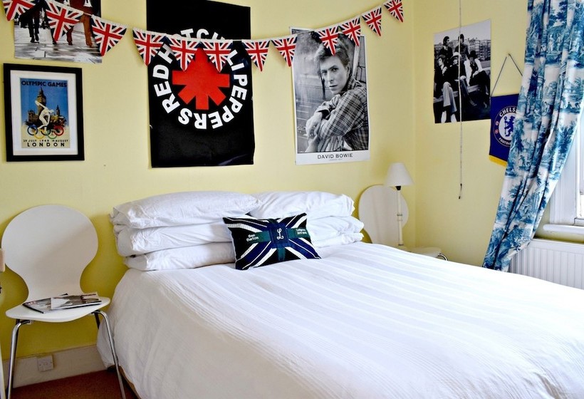 3 Bedroom Clapham Home With Patio