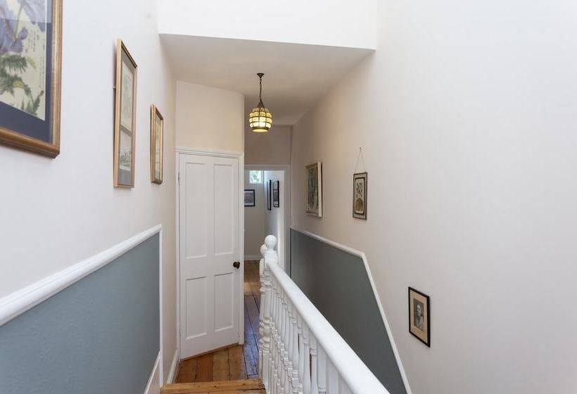 3 Bedroom House With Garden Near Notting Hill