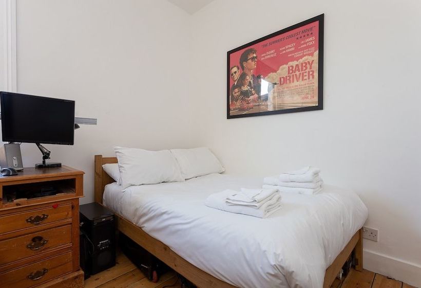 3 Bedroom House With Garden Near Notting Hill