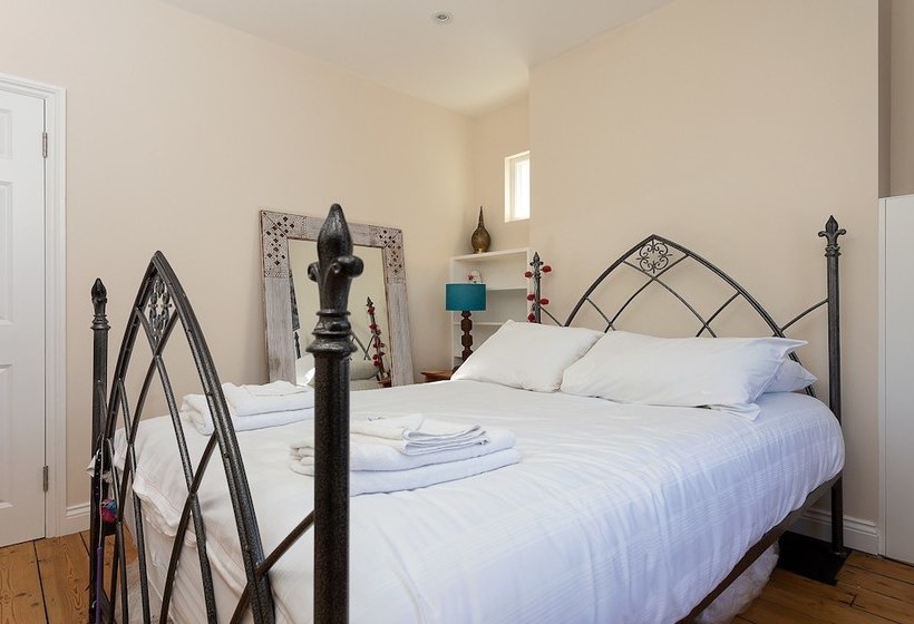 3 Bedroom House With Garden Near Notting Hill