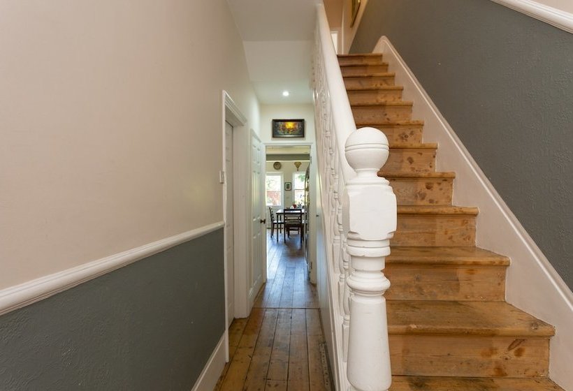 3 Bedroom House With Garden Near Notting Hill