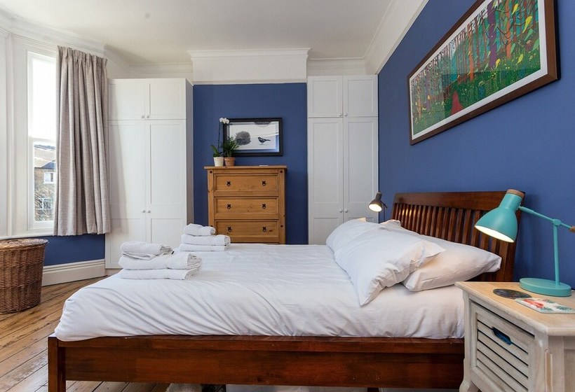 3 Bedroom House With Garden Near Notting Hill