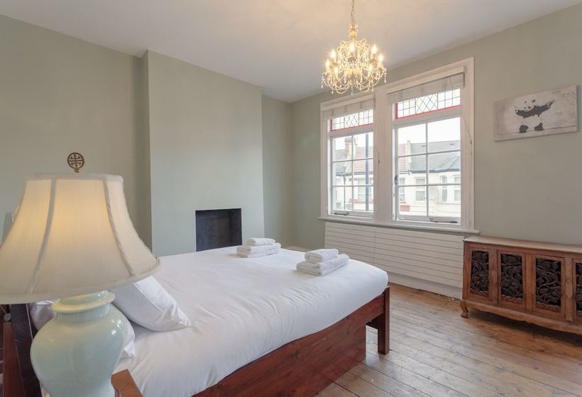 4 Bedroom Victorian House Near Notting Hill