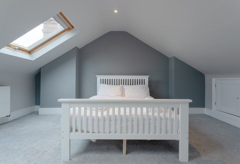 4 Bedroom Victorian House Near Notting Hill