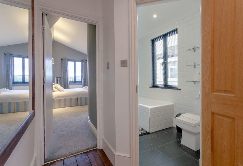 4 Bedroom Victorian House Near Notting Hill