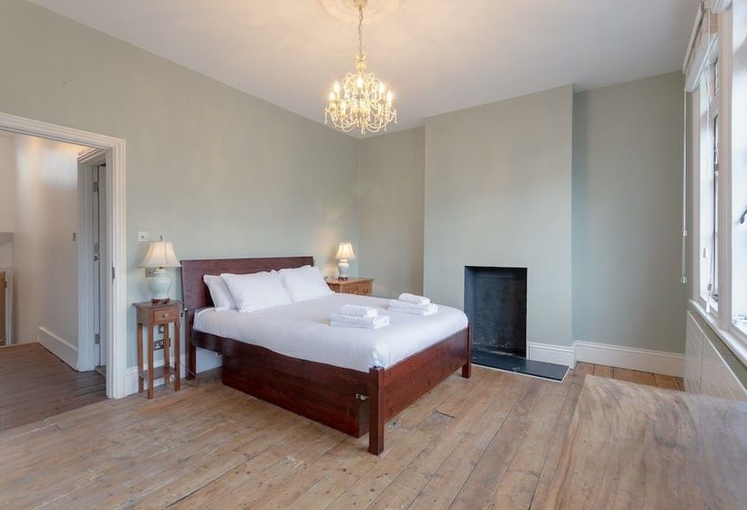 4 Bedroom Victorian House Near Notting Hill