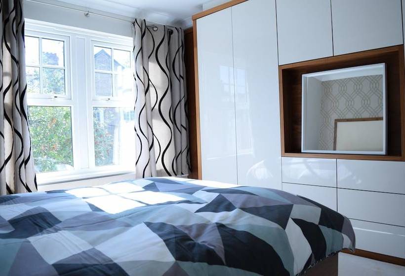 Beautiful Wimbledon 4 Bedroom Family Home