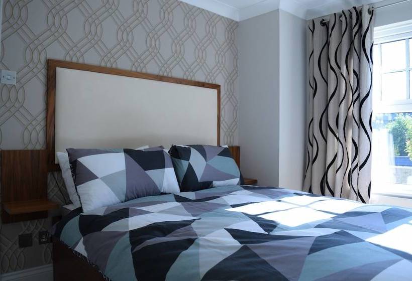 Beautiful Wimbledon 4 Bedroom Family Home