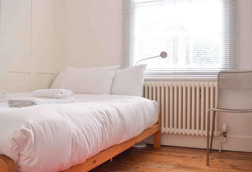 Central 2 Bedroom House In Waterloo