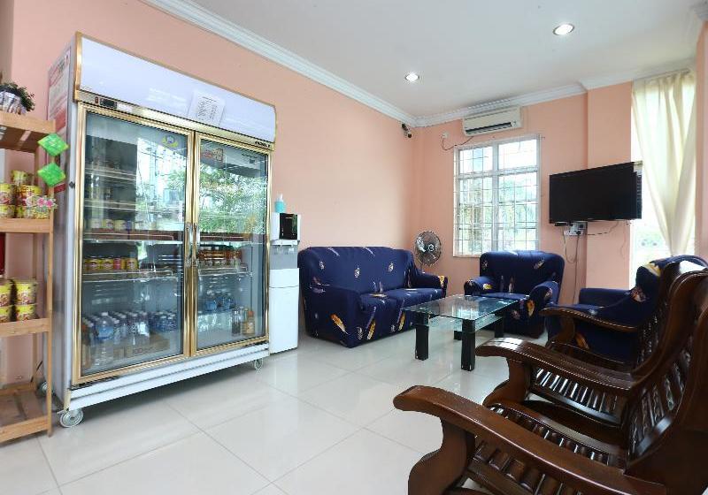 Отель Sa Villa Holiday Inn By Oyo Rooms