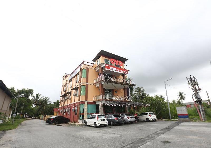 Отель Sa Villa Holiday Inn By Oyo Rooms