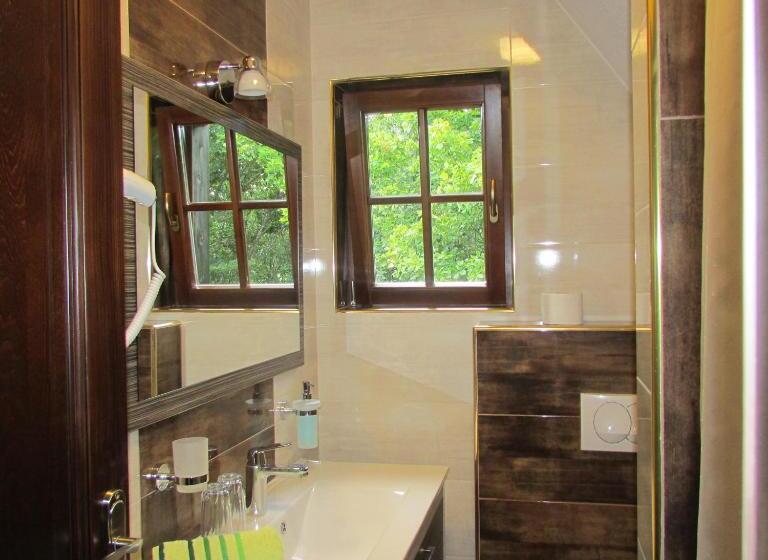 膳宿费 Pansion Breza