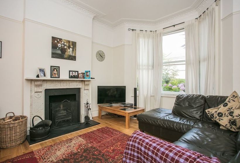 Spacious 3 Bedroom House In Dulwich