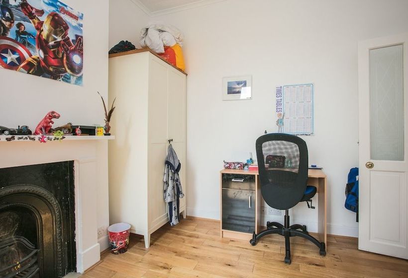 Spacious 3 Bedroom House In Dulwich
