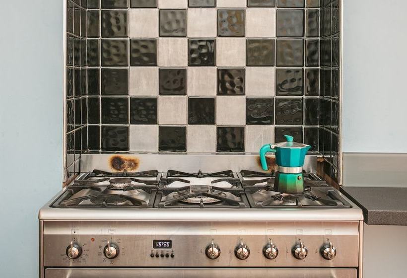 Spacious 3 Bedroom House In Dulwich