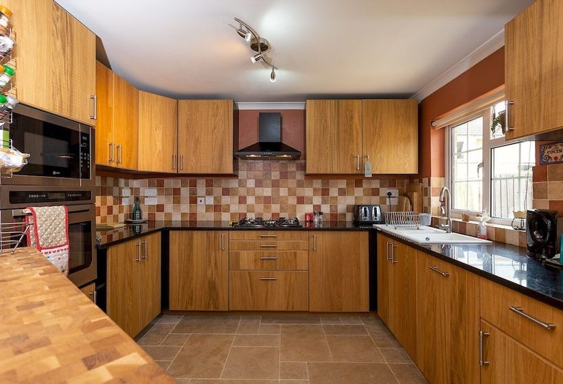 Spacious 3 Bed House With Garden In Bermondsey