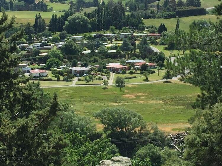 בית מלון כפרי Lake Roxburgh Lodge