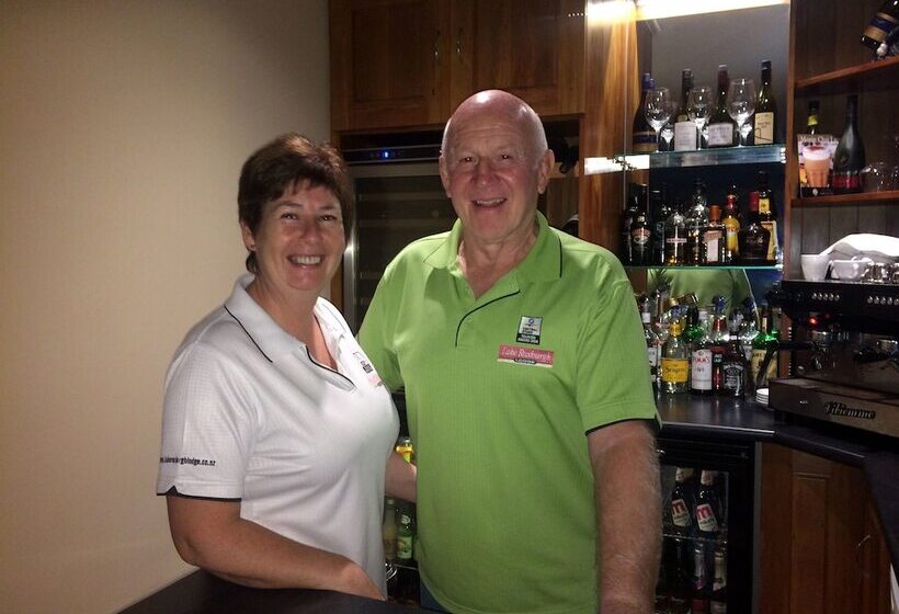 בית מלון כפרי Lake Roxburgh Lodge