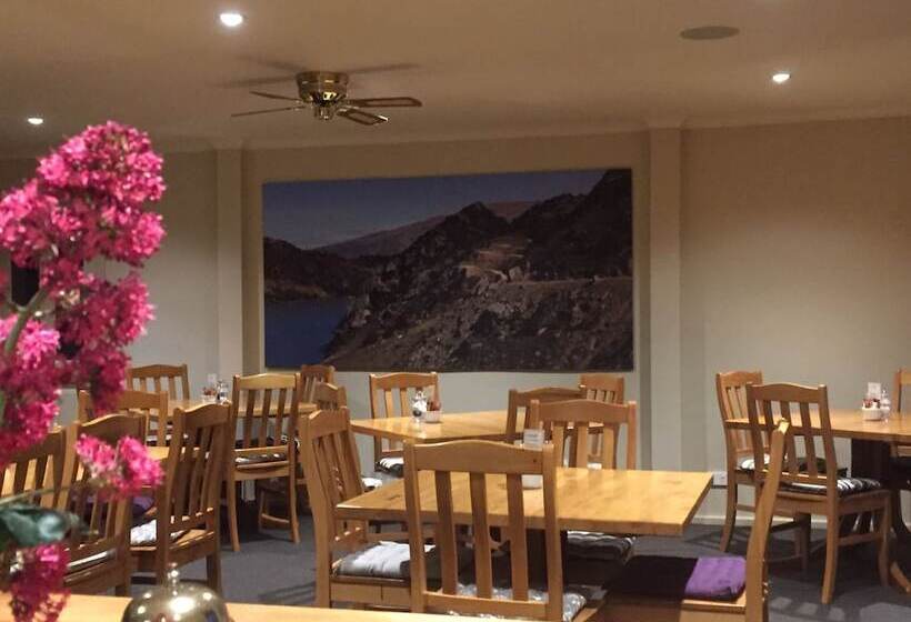 בית מלון כפרי Lake Roxburgh Lodge