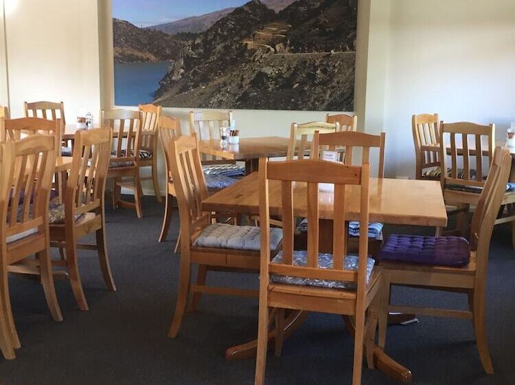 בית מלון כפרי Lake Roxburgh Lodge