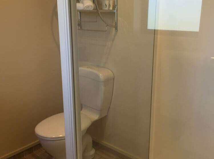 בית מלון כפרי Lake Roxburgh Lodge