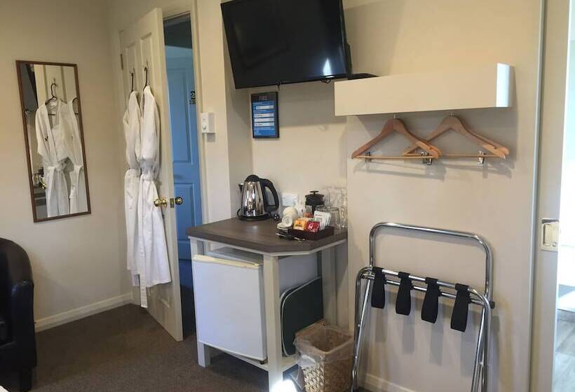 בית מלון כפרי Lake Roxburgh Lodge