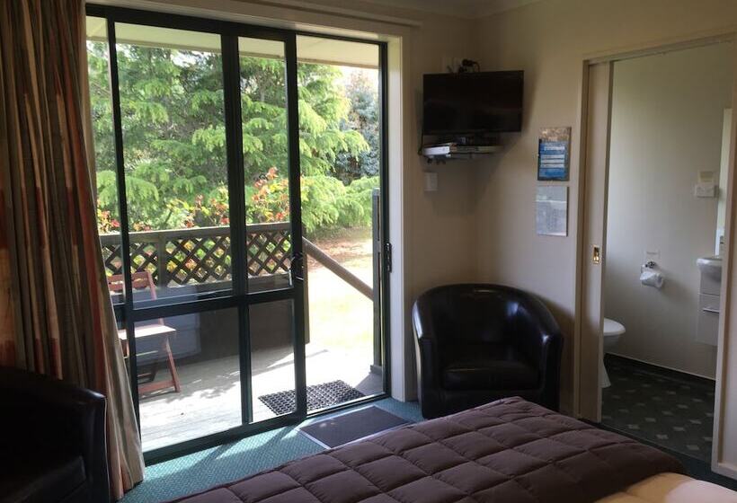 בית מלון כפרי Lake Roxburgh Lodge