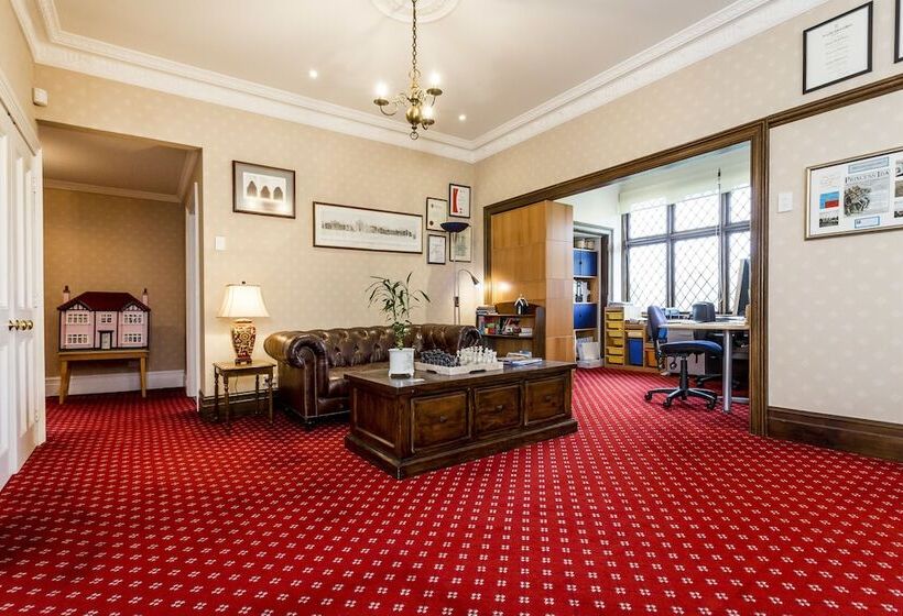 בית מלון כפרי The Birches Bed & Breakfast