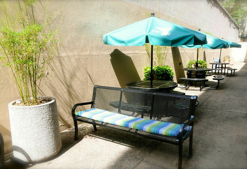 مسافرخانه Harlem Ymca