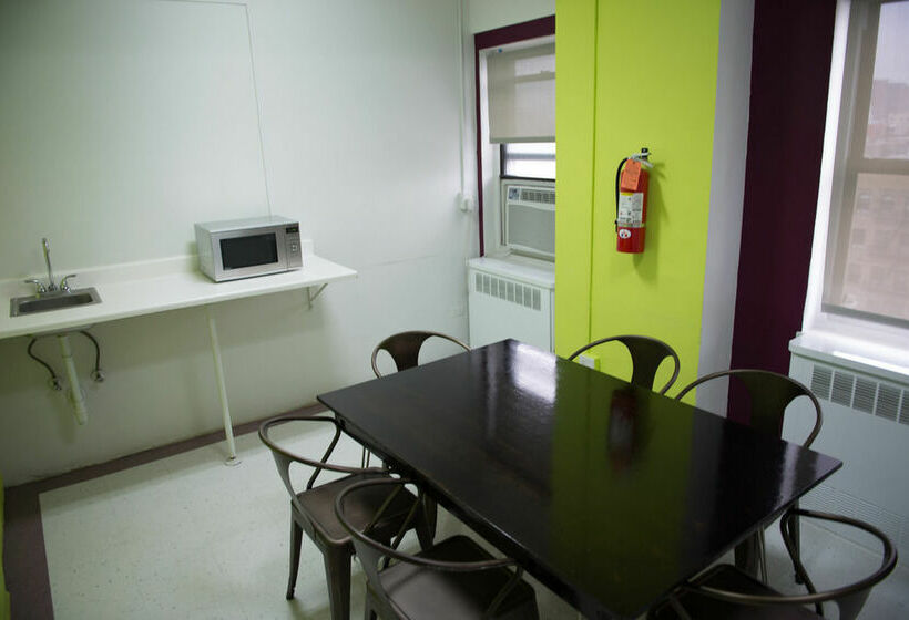 مسافرخانه Harlem Ymca