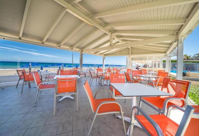 فندق Adele Beach