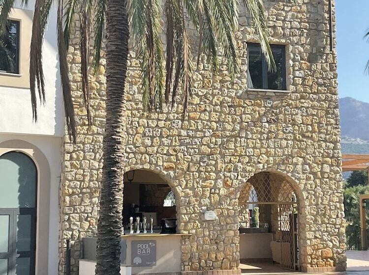 호텔 Al Balhara Resort & Spa