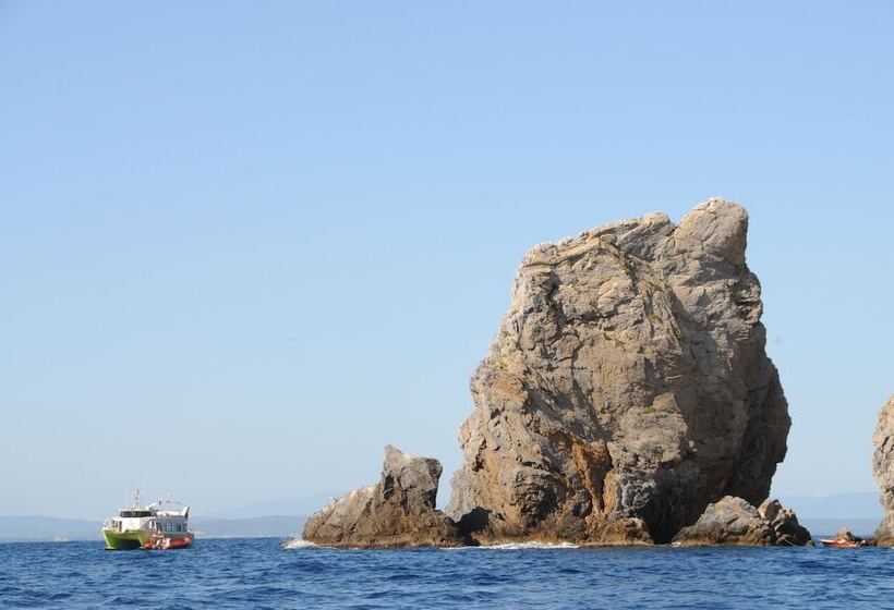 Отель Ampuria Inn