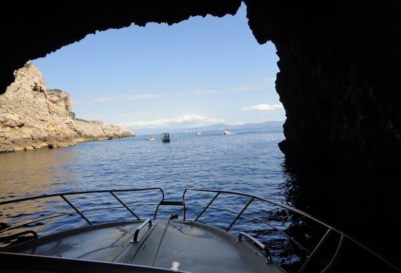 فندق Ampuria Inn