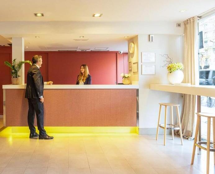 Отель Arc La Rambla