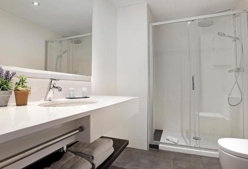 Отель Arc La Rambla