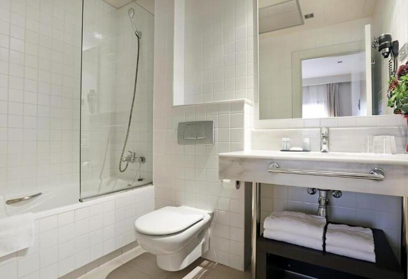 Отель Arc La Rambla