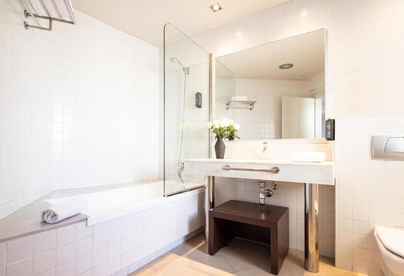 Отель Arc La Rambla