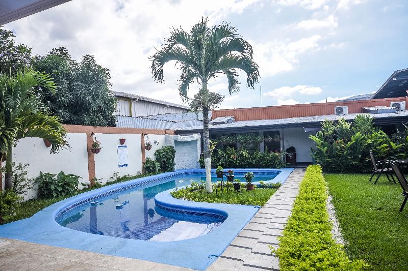 فندق Berlor Airport Inn