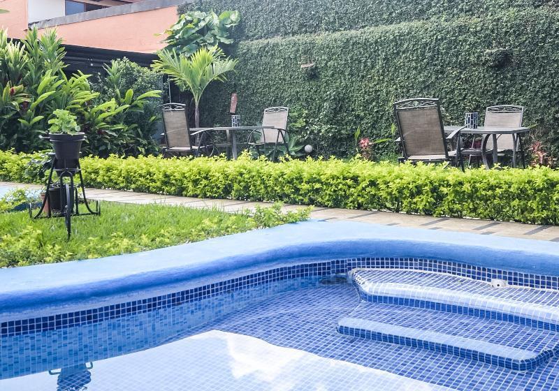 فندق Berlor Airport Inn