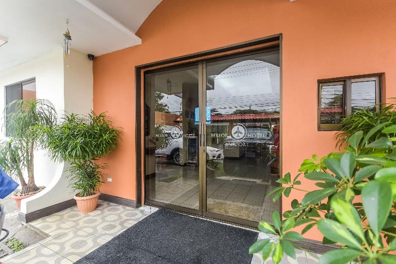 فندق Berlor Airport Inn