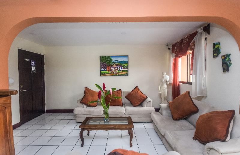 فندق Berlor Airport Inn