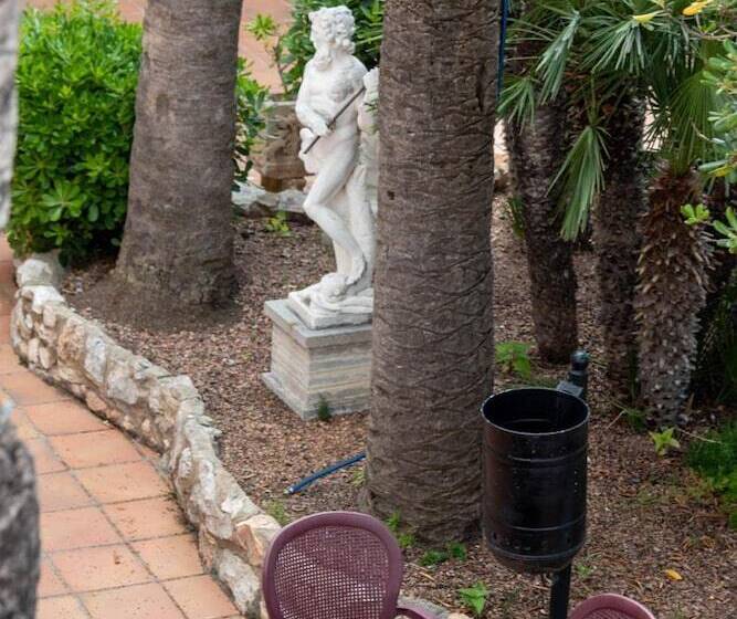 Отель Comarruga Platja