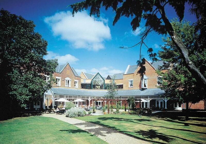 Coulsdon Manor Hotel And Golf Club