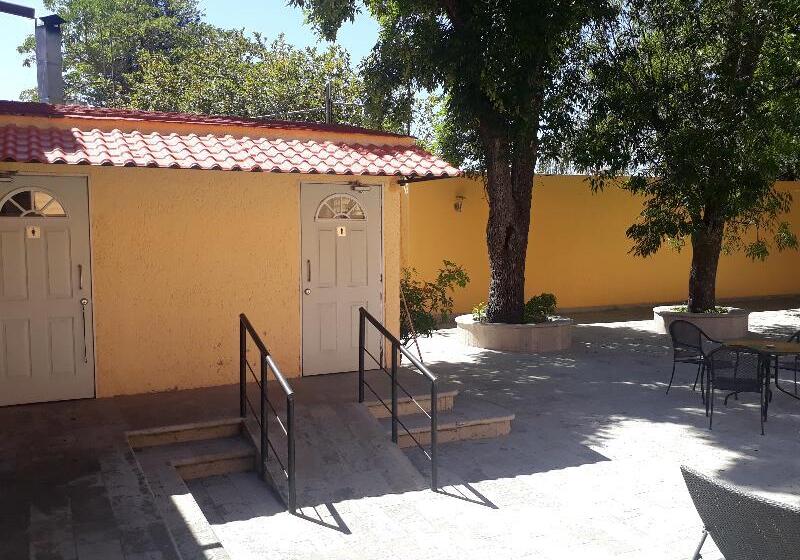 בית מלון כפרי Country Plaza