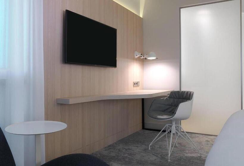 The Jangle Hotel   Paris   Charles De Gaulle   Airport